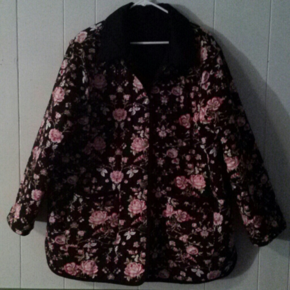 Quilted floral print jacket.